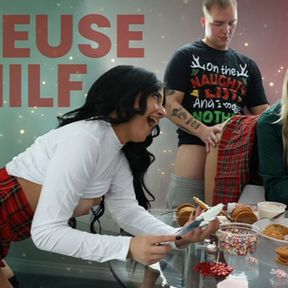 Horny MILF Paisley Porter and Her Freeuse Stepfamily Do Some Christmas Bonding