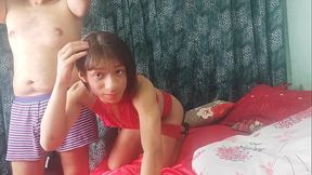 Linda boneca dotada sendo arrega&ccedil_ada por garot&atilde_o chupeteiro da pica grande e grossa que soca gostoso no pelo