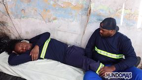 dois trabalhares de construcao foram pego fodendo na obra