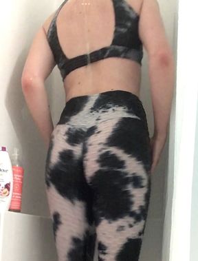 Post workout shower with scrunch leggings