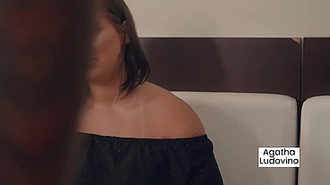 A amiguinha da minha filha cresceu e ficou deliciosa, enquanto minha filha saiu, transei com ela - Gabriela Manhães - Ariela Ferraz - Capoeira