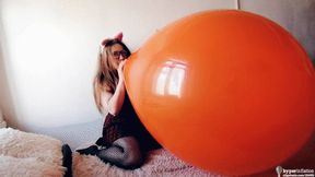 Rita BTP's orange Chinese 36'' balloon - 480p