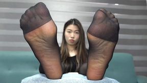 Feifei show off her sexy black stockings