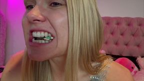 Juliana Marie's '90s Giantess Fantasy 4K POV Devouring Ecstasy Awaits!