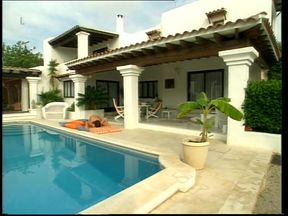 Anal threesome in swimming pool