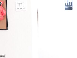 Blondi Munches Hawt Crush Trainor's Vagina