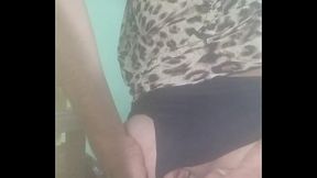 Cdzinha brincando com o bumbum