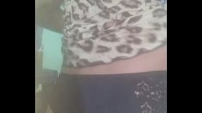 Cdzinha brincando com o bumbum