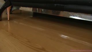 Custom dirty talk and squirting on feet