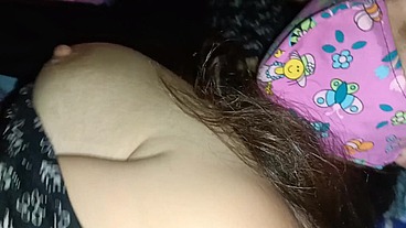 Anal Sex Ass Fuck Esposa Puta, Ama De Casa Se Calienta Mirando Porno Sucio Y Entrega El Culo Al Amigo De Su Marido En Navidad