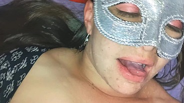Anal Sex Ass Fuck Esposa Puta, Ama De Casa Se Calienta Mirando Porno Sucio Y Entrega El Culo Al Amigo De Su Marido En Navidad