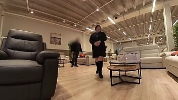 Pelot&eacute_e par un voyeur pendant une exhib en magasin