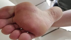 Unaware Giantess Gaming on Laptop Barefoot Pt 27