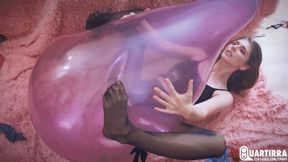 Q733 Cosette in black tights squeeze pops RX24 balloons - 1080p