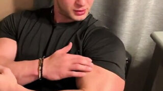 Curve gay, pula mare futută în cur