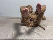 pervert cheetah masturbating and CUMMING on my wrinkled soles