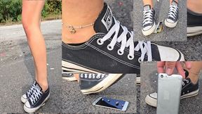 Marys Converse Chucks vs Slave´s Handy