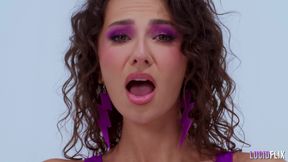Lucidflix Stretch and Squeeze Me with Liz Jordan