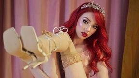 Glinda Tries a Glass Wand