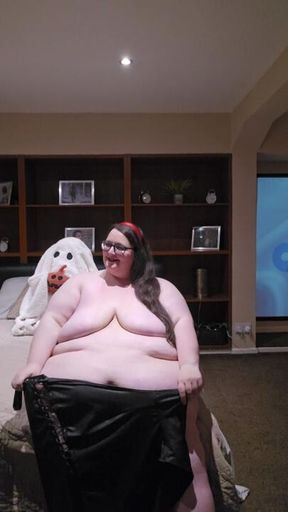 SSBBW GODDESS IN LEATHER SUIT WALKS AND TALKS