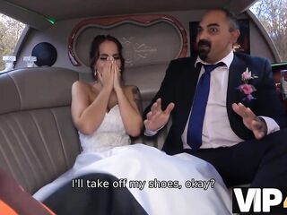 Luxurious bride is eagerly sucking dong in a wedding limo and even getting her taut booty banged