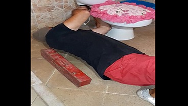 ME COGI AL PLOMERO