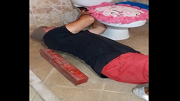 ME COGI AL PLOMERO