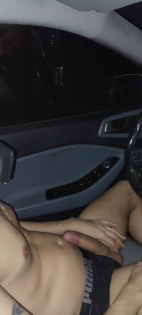 The cruising scene was hot, so I jerked off in the car