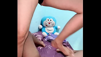 Cowoknya crot duluan, gadis berhijab ini belum puas akhirnya colmek sendiri sampai orgasme