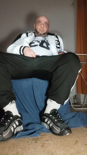 The Dregsau Dj-bro Pisses in His Pants.