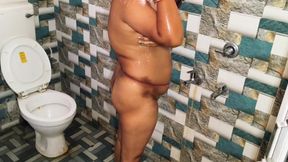 Desi India Bhabhi Bathroom Seen.