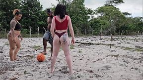 BATENDO BOLA NO CAPINHO COM MEU VIZINHO PERDEMOS O CUSINHO