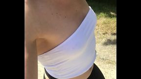 Et encore une petite balade exhib Viens avec moi dans le bois