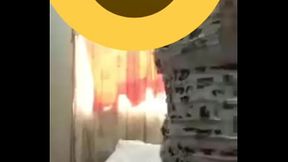 Mi t&iacute_a me muestra su culote cuando la llamo