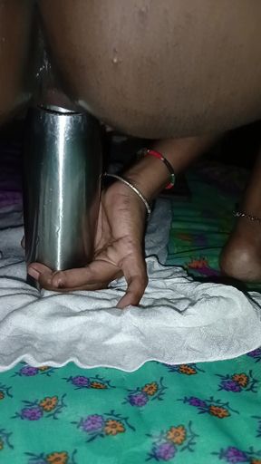 Bhabhi Ne pura botal chut me dal diya