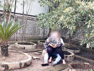 Public garden Sex Girlfriend with boyfriend oral job and screwing out of cock-sock