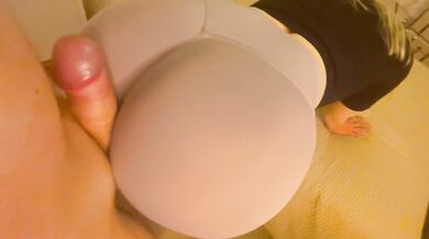 CFNM Assjob off Blonde British MILF in Tight Yoga Pants - Cum on Ass