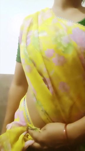Desi Bhabhi Saree Tease - Slow Lifting & Peeking - No Face - 4K High Quality