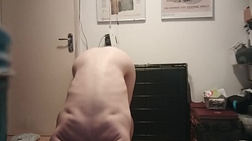 Back at home I tried that yoga again, with a few of my normal routine stretches at the end. This is the speedy version