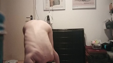 Back at home I tried that yoga again, with a few of my normal routine stretches at the end. This is the speedy version