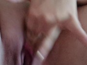 Panochita rasurada se dedea y gime