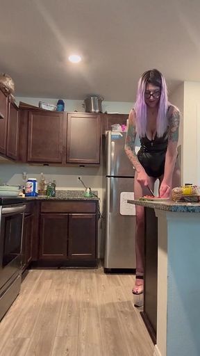 73 Giantess Cooks in Her Tiny Kitchen - French Toast