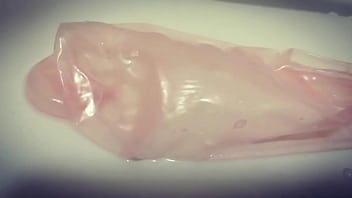 コンドーム使用　射精①　精液