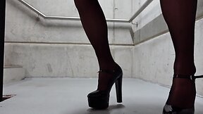 Outdoor peeing in shiny pantyhose: where to do it