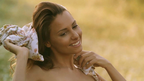 Sexy all natural babe Anetta Keys showing of stunning natural naked body