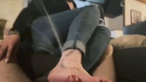 Miss cataleya un massage des pieds qui se transforme en footjob genial Fontaine de sperme
