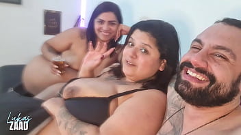 A BBW gostosa gozou gostoso no meu pau molhando tudo o sof&aacute_