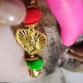 Indian lady fingering her tiny pussy with sex toy,lick Pussy