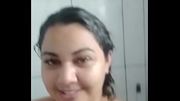 Mary esposa cadelona no banho mostrando as tetas pra todos voc&ecirc_s