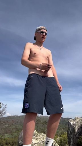 Freeballing and Fun on the Hike